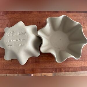Pampered Chef Beige Fluted Cake Molds